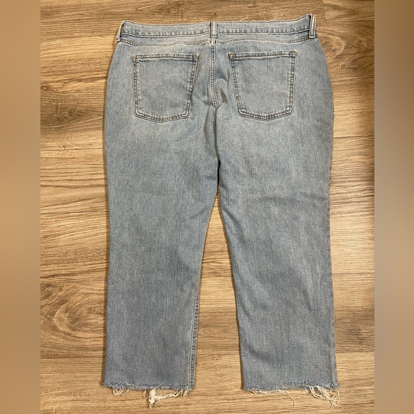 Old Navy Low-Rise Boyfriend Straight Cut-Off Jeans, size 16 Petite - Picture 5 of 10